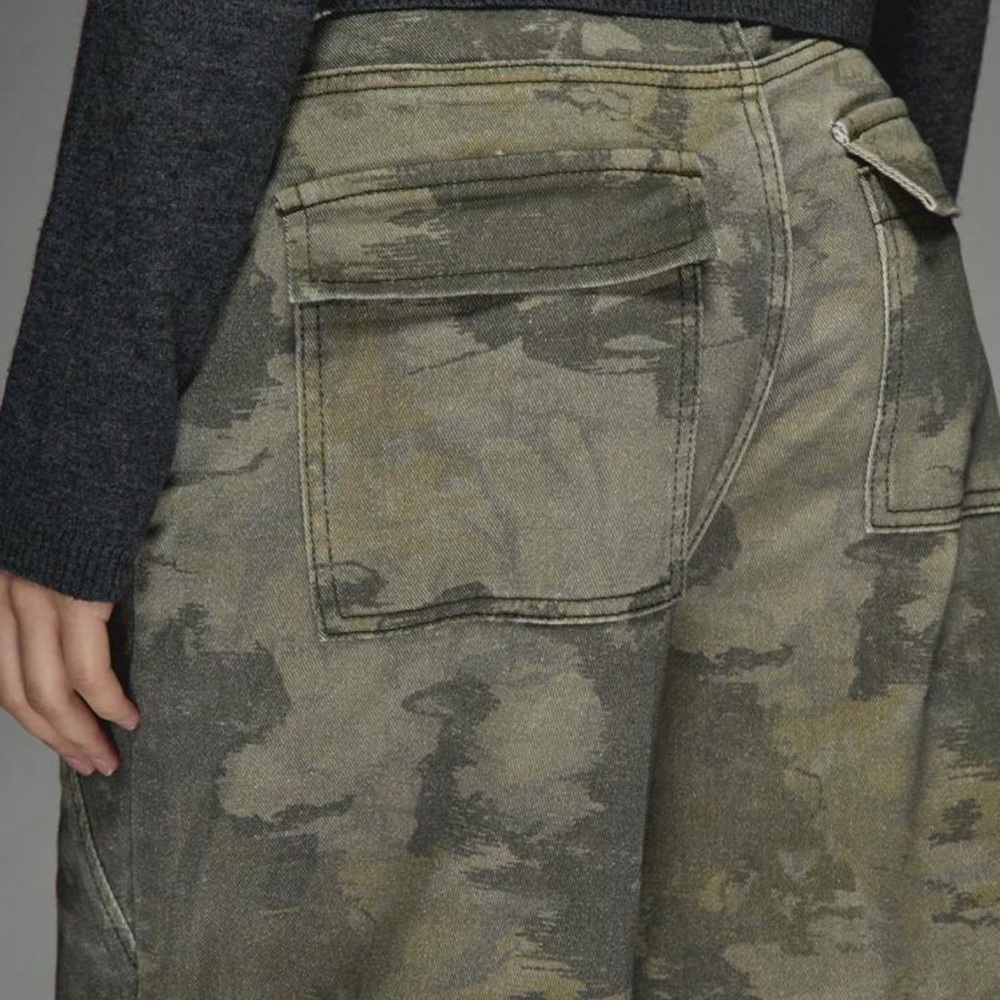 Missguided Olive Camo Print Paneled Wide Leg Jeans - Size: M (6) extra long - Picture 4 of 16